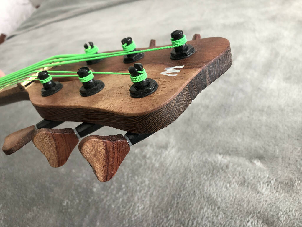 Warwick Custom Shop / Masterbuilt Thumb 6 string NT